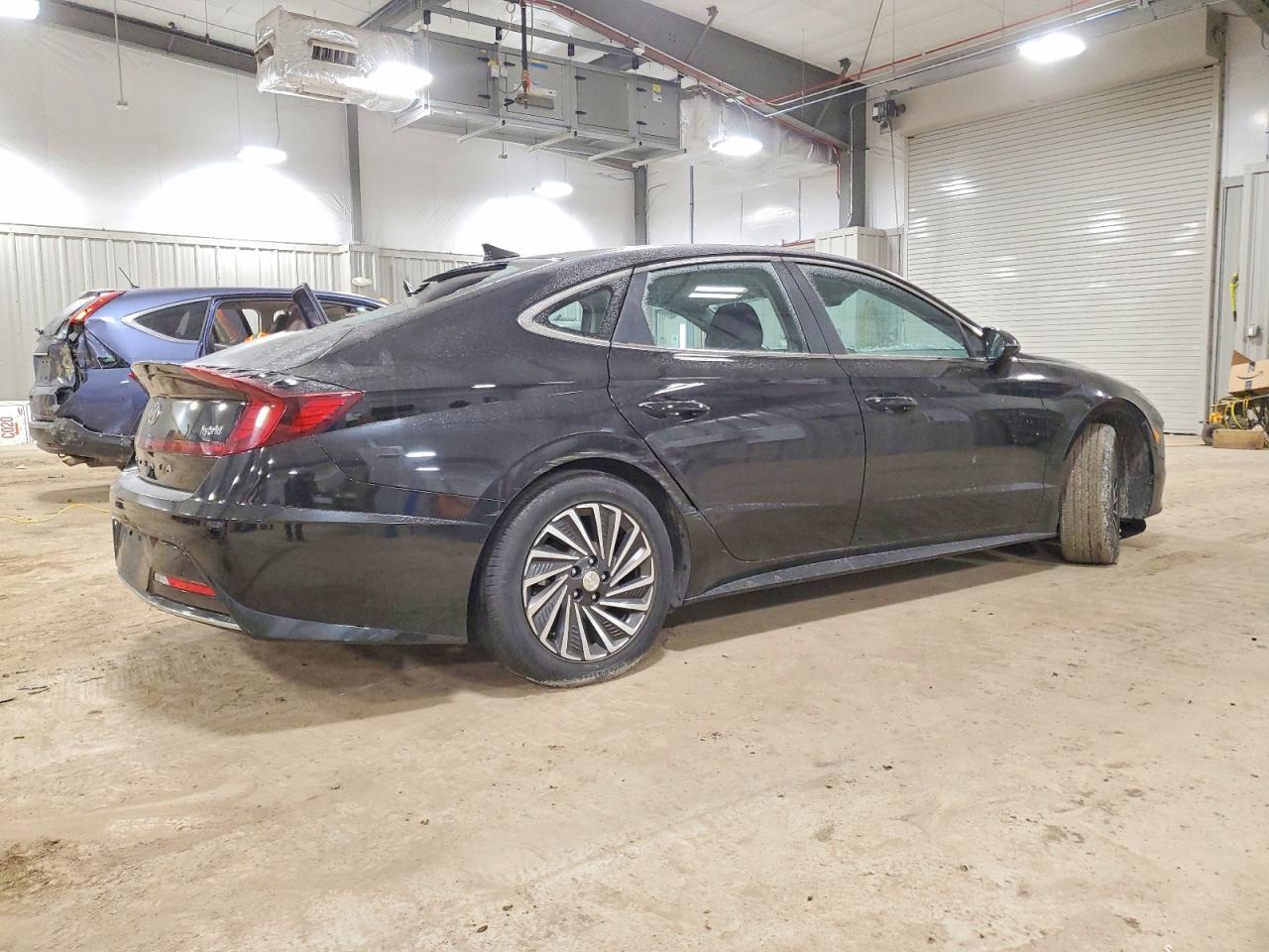 2022 Hyundai Sonata Hybrid - Image 3