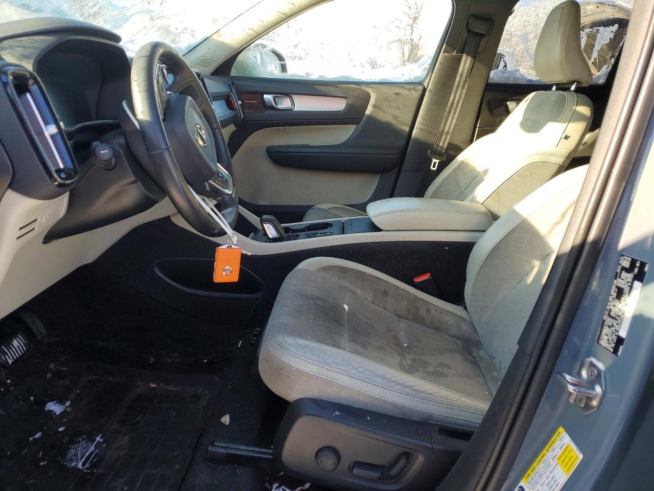 2020 Volvo Xc40 T5 Momentum - Image 7