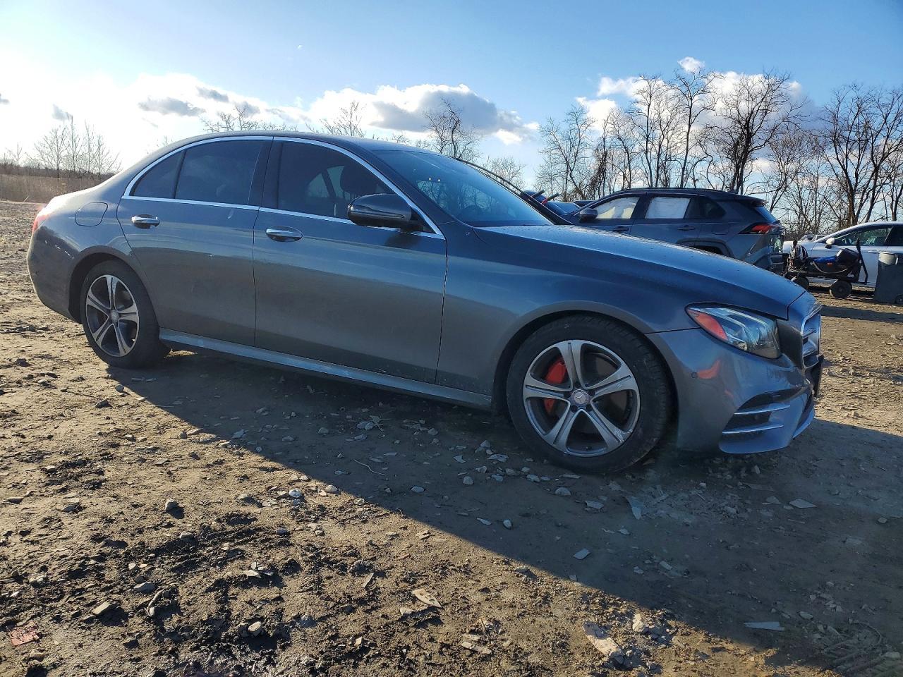 2017 Mercedes-Benz E 300 4Matic - Фото 4