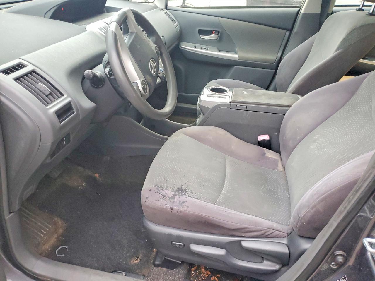 2014 Toyota Prius V - Image 7