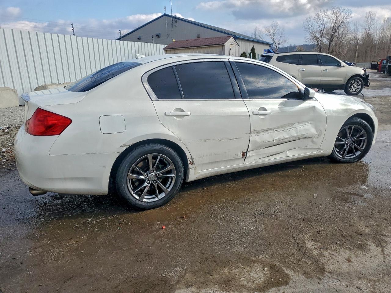 2015 Infiniti Q40 - Image 3