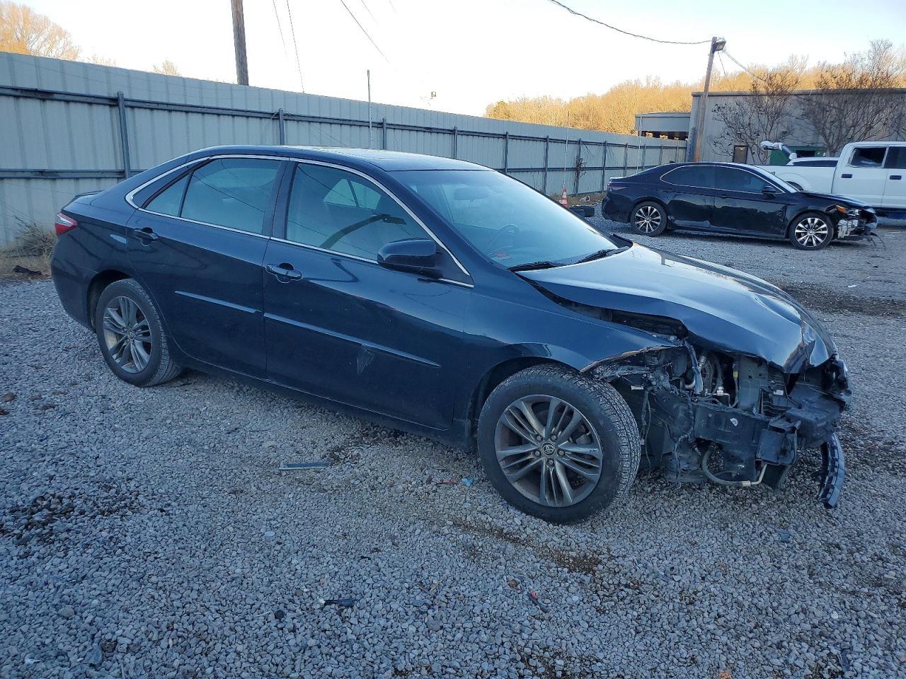 2015 Toyota Camry Le - Фото 4