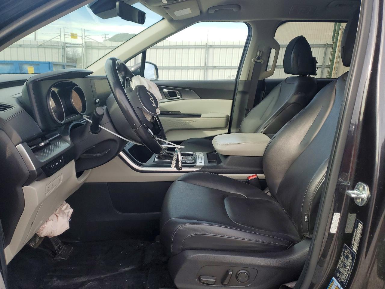 2022 Kia Carnival Lx - Image 7