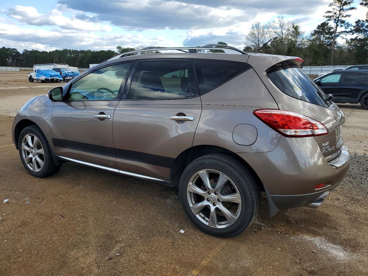 2014 Nissan Murano S - Image 2