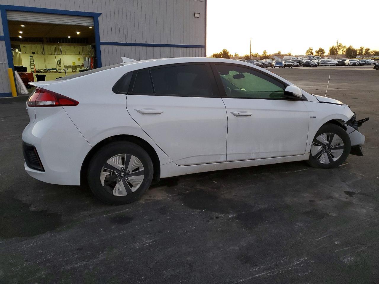 2019 Hyundai Ioniq Blue - Фото 3
