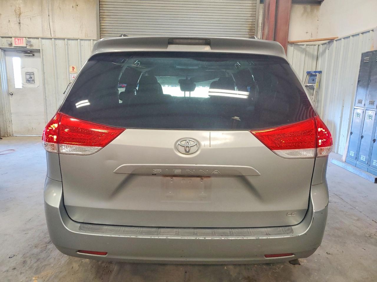 2011 Toyota Sienna Le - Фото 6