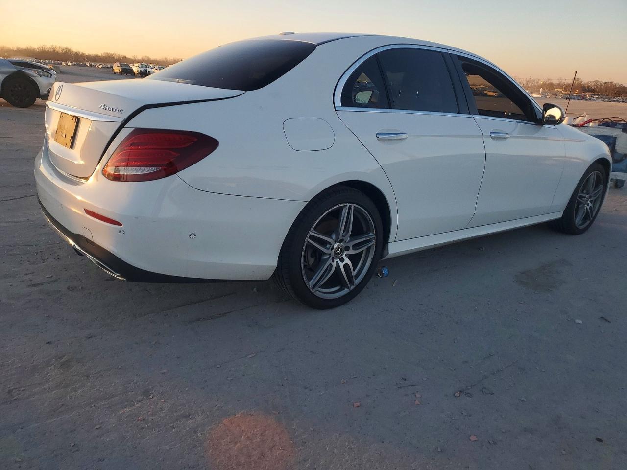 2018 Mercedes-Benz E 300 4Matic - Фото 3