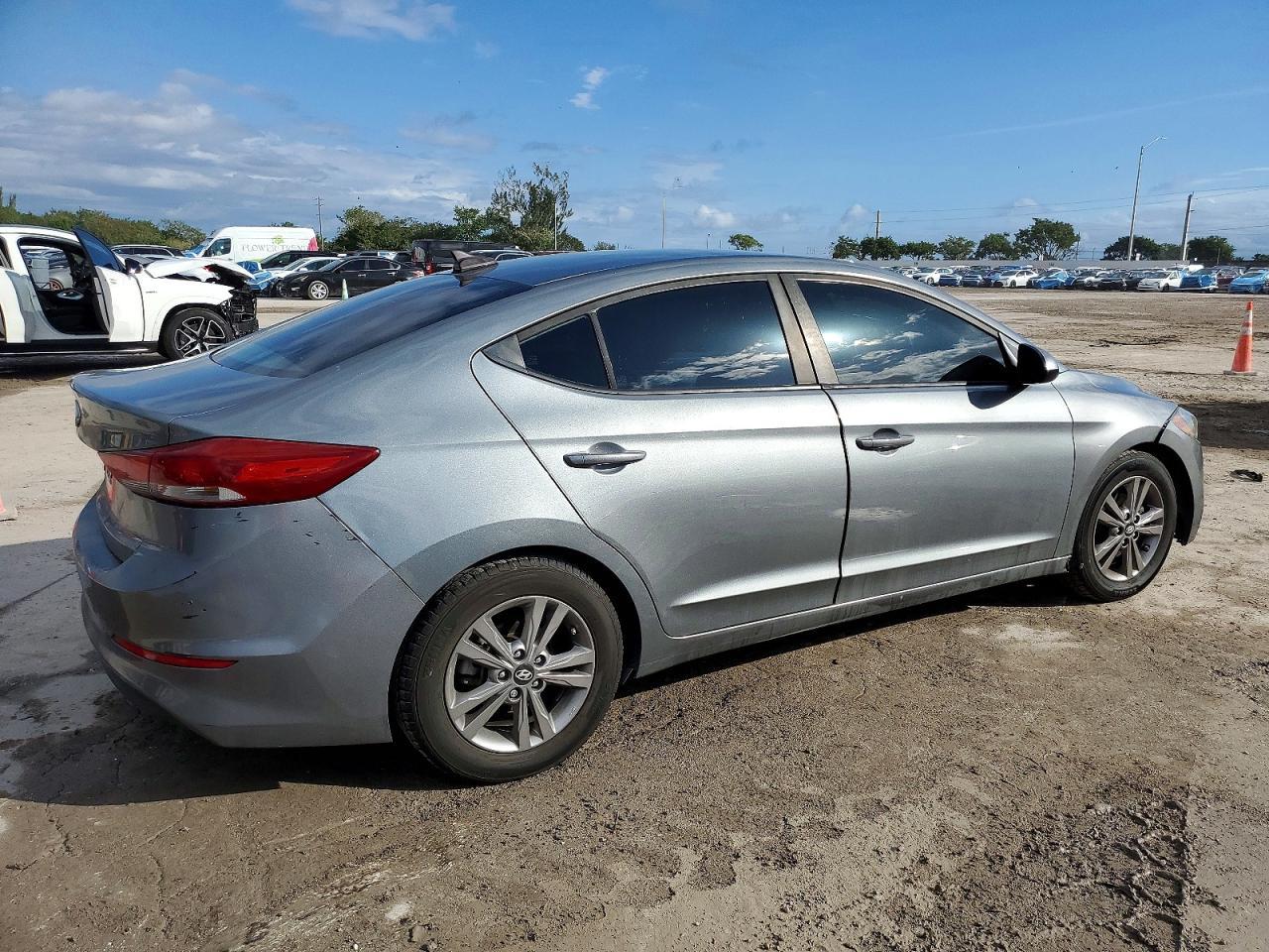 2018 Hyundai Elantra Sel - Фото 3