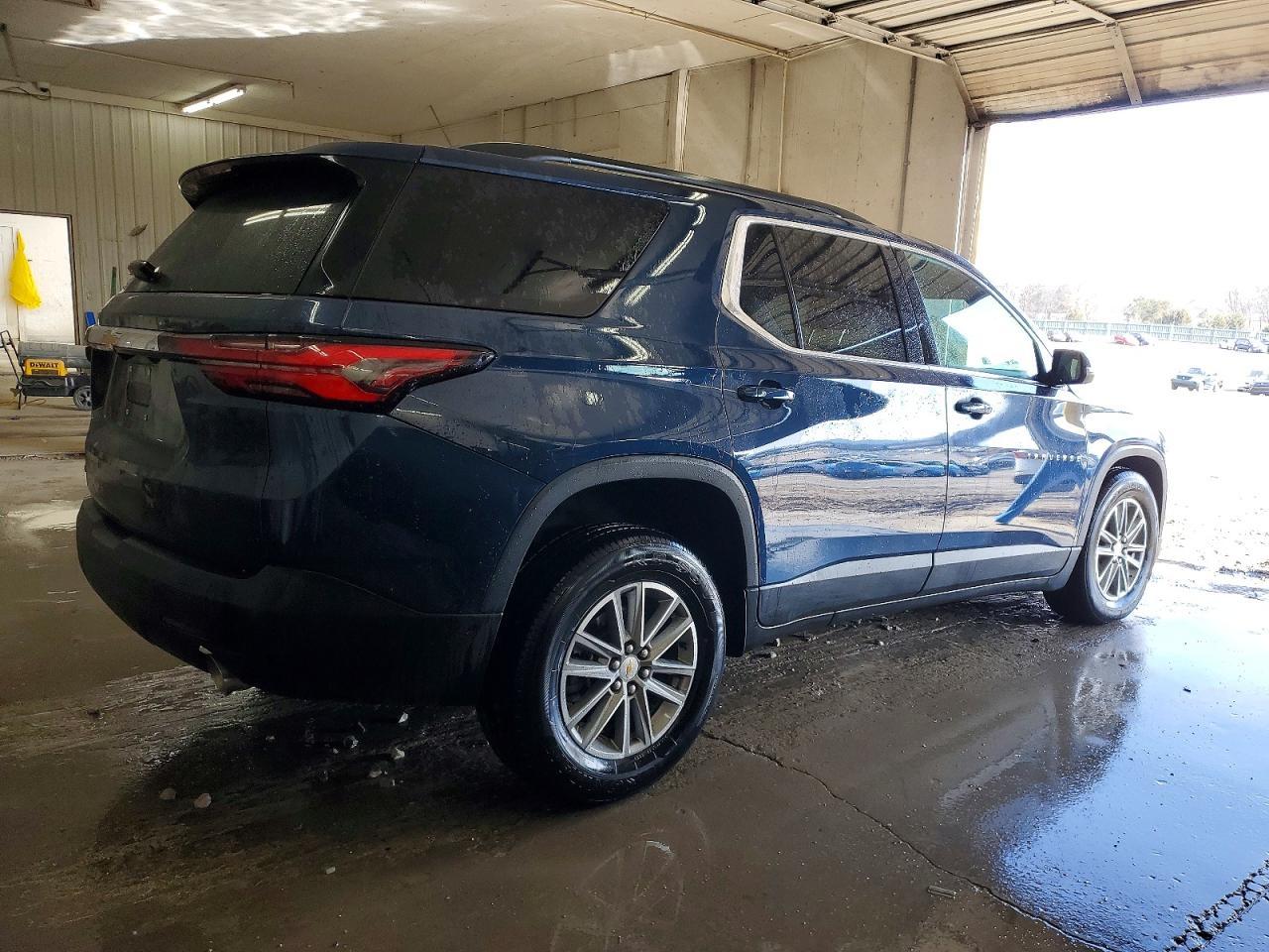 2023 Chevrolet Traverse Lt - Фото 3