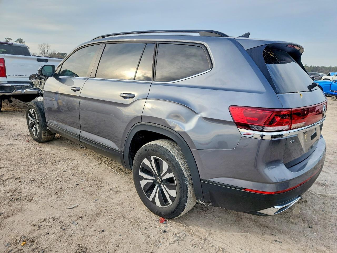 2024 Volkswagen Atlas Se - Image 2