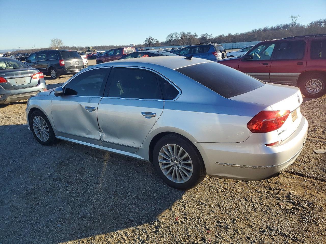 2016 Volkswagen Passat Se - Фото 2