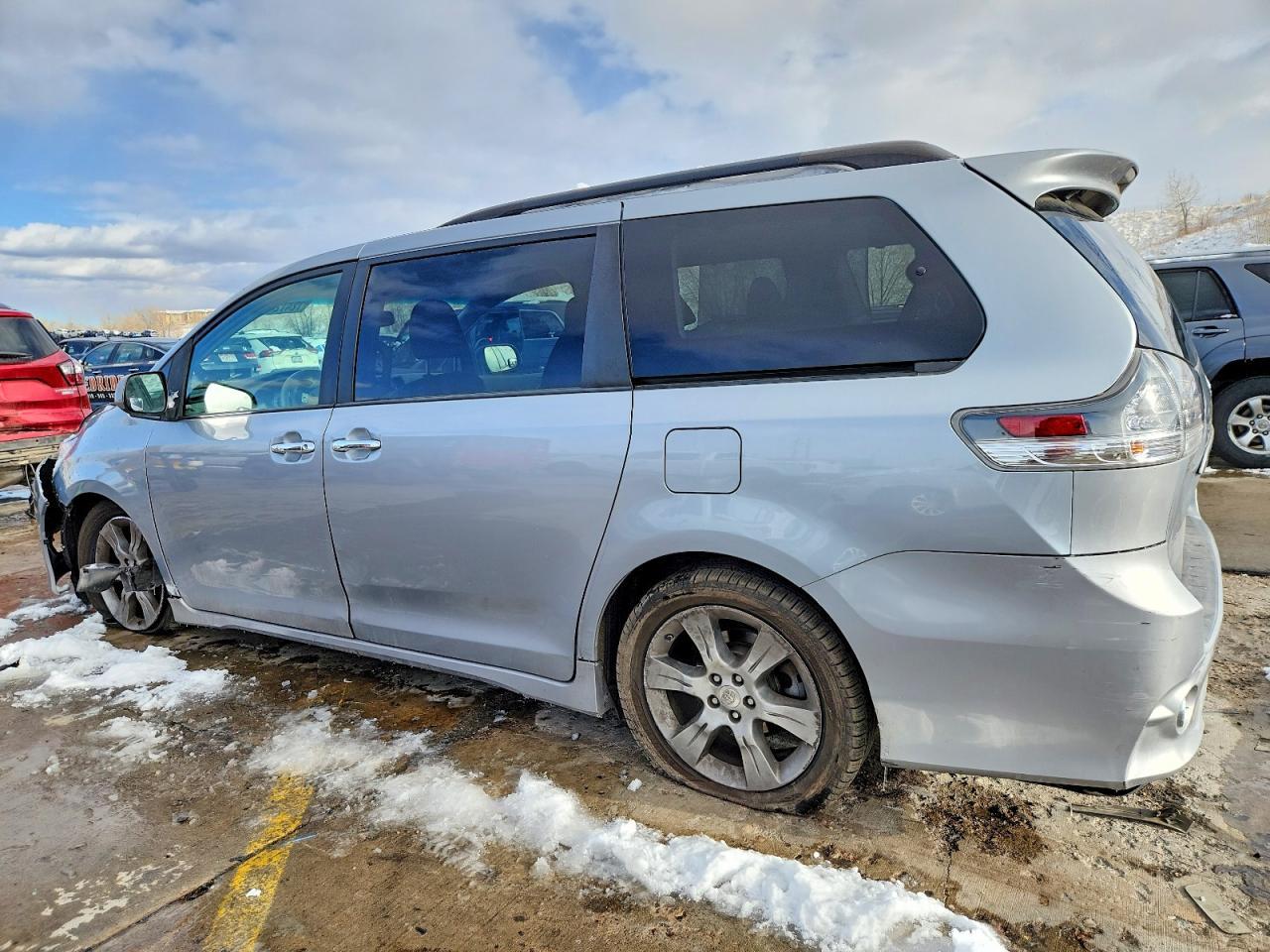2014 Toyota Sienna Se 8-Passenger - Image 2