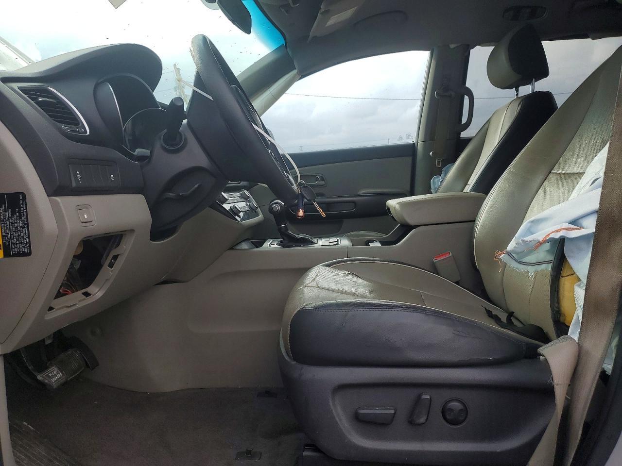 2015 Kia Sedona Lx - Image 7