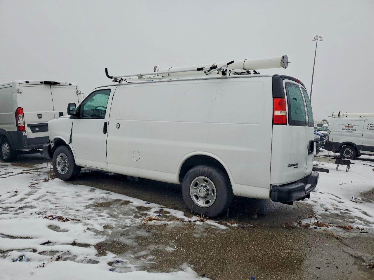 2013 Chevrolet Express G2500 - Фото 2