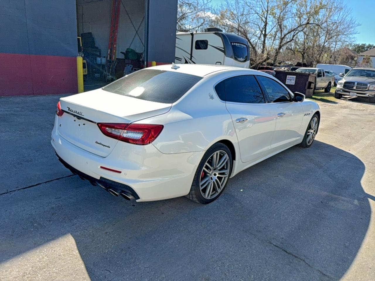 2017 Maserati Quattroporte S - Image 4