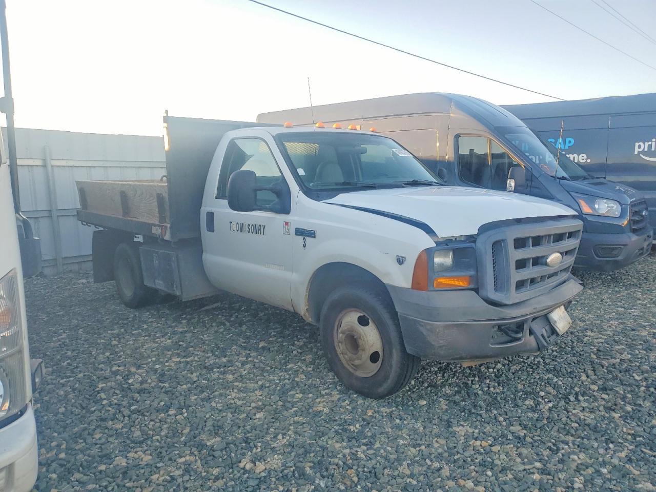 2005 Ford F350 Flatbed Truck - Image 4
