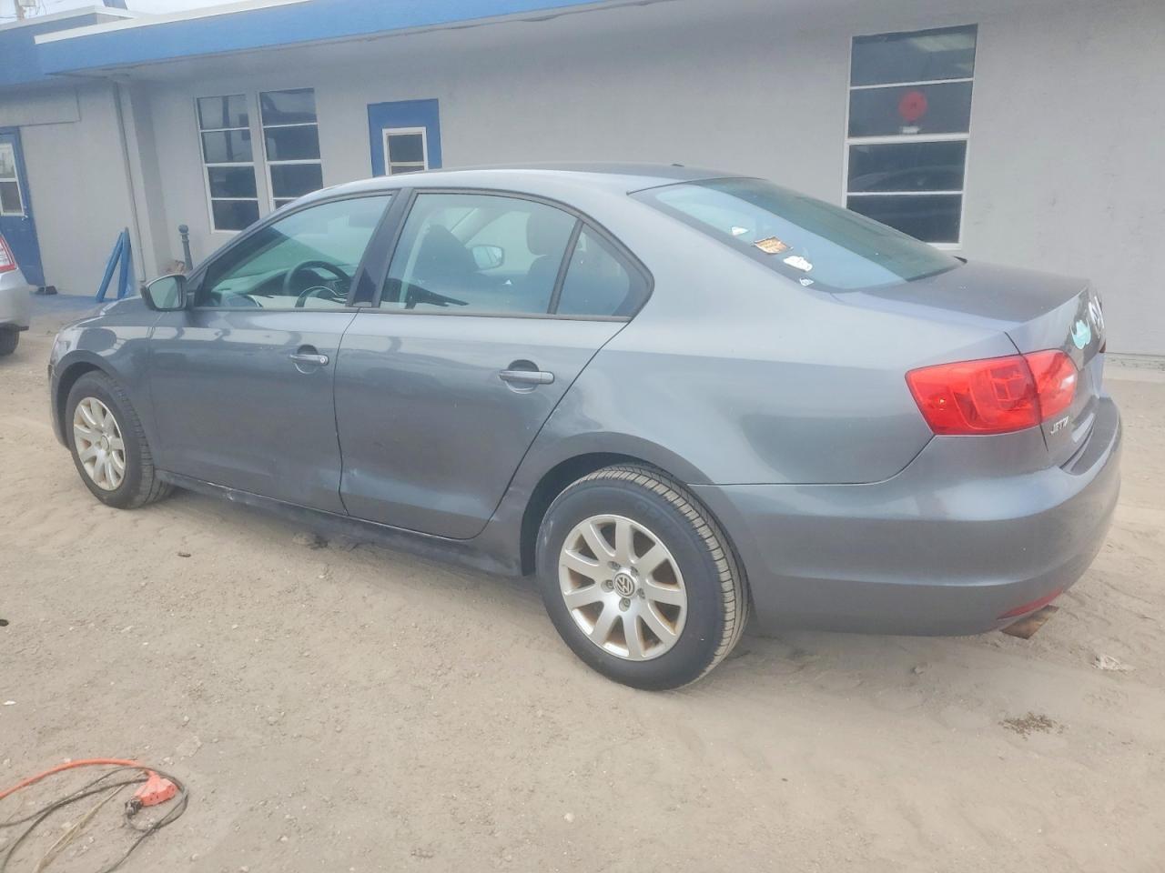 2012 Volkswagen Jetta Base - Фото 2