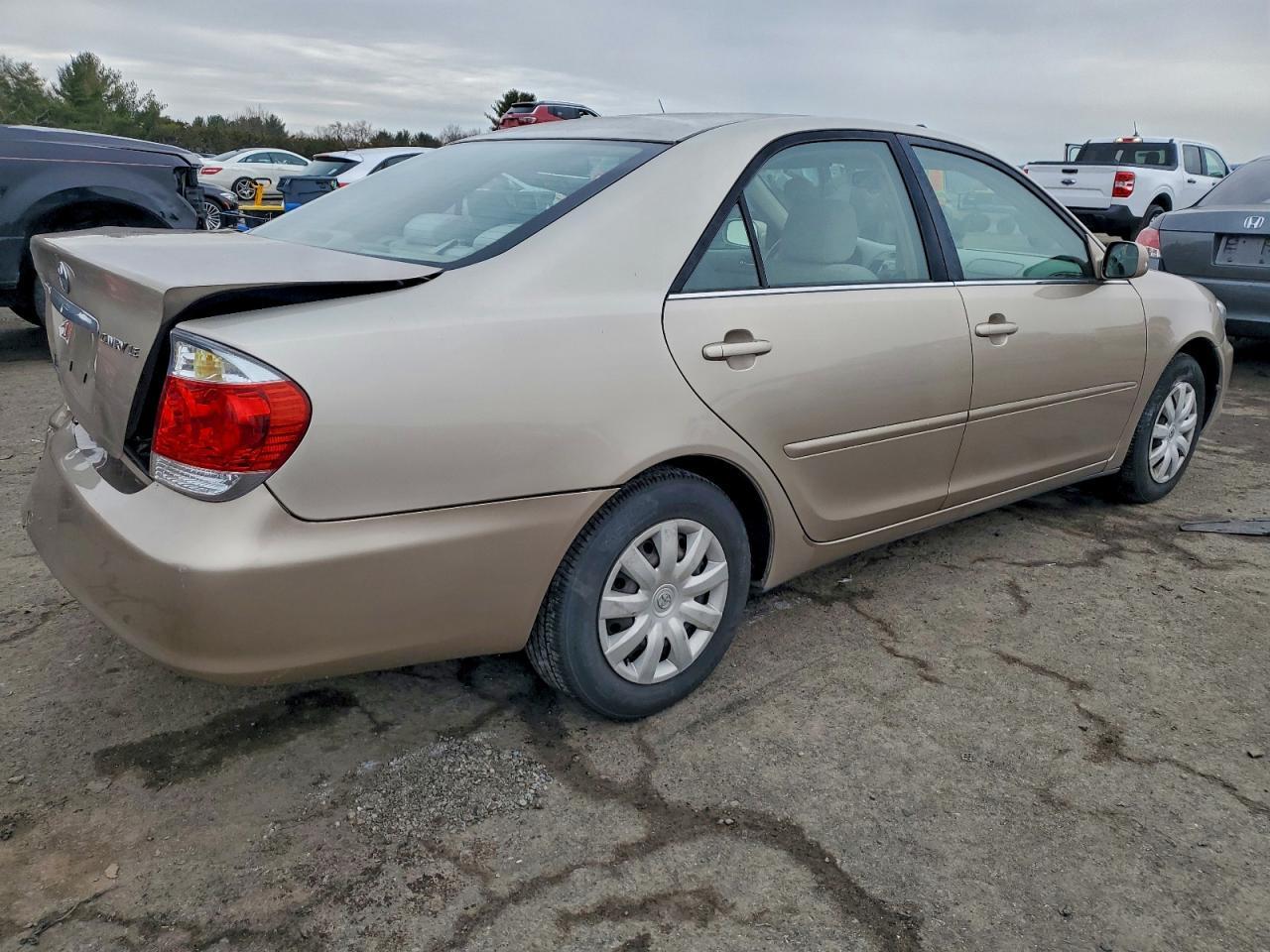 2005 Toyota Camry Le - Фото 3