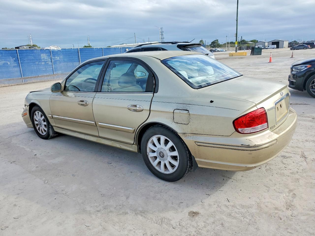 2004 Hyundai Sonata Gls - Image 2