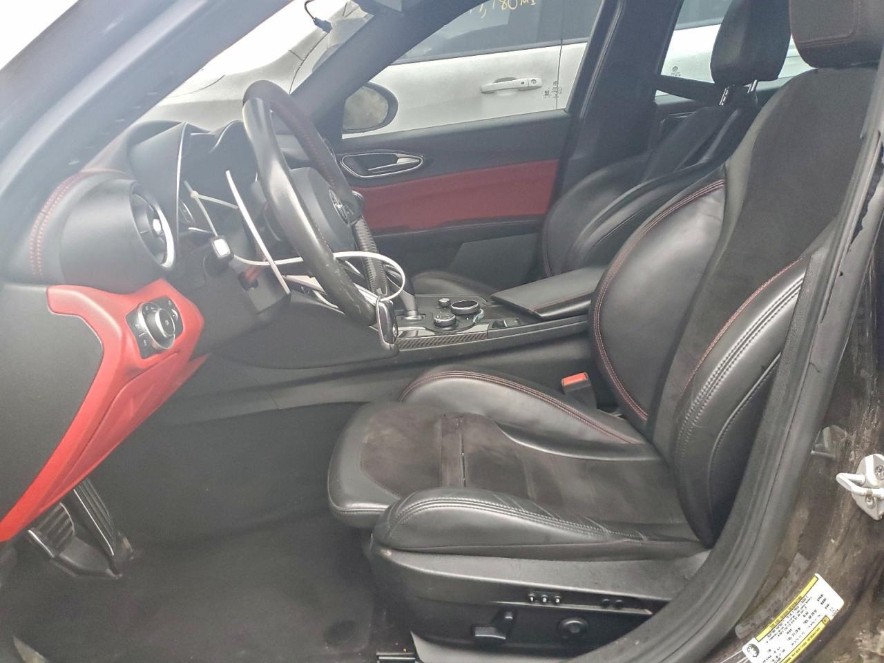2017 Alfa Romeo Giulia Quadrifoglio - Image 7