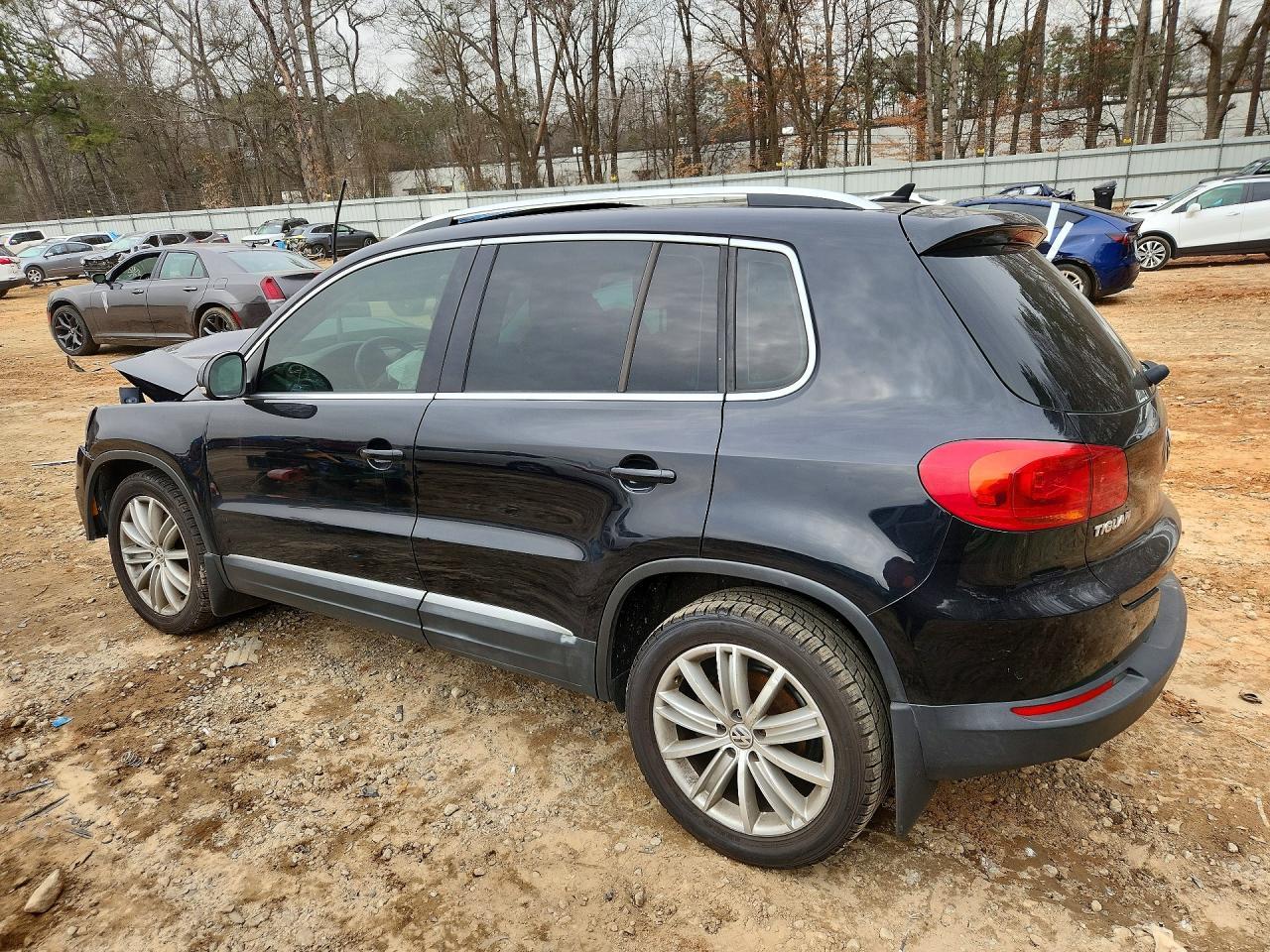 2013 Volkswagen Tiguan S - Фото 2