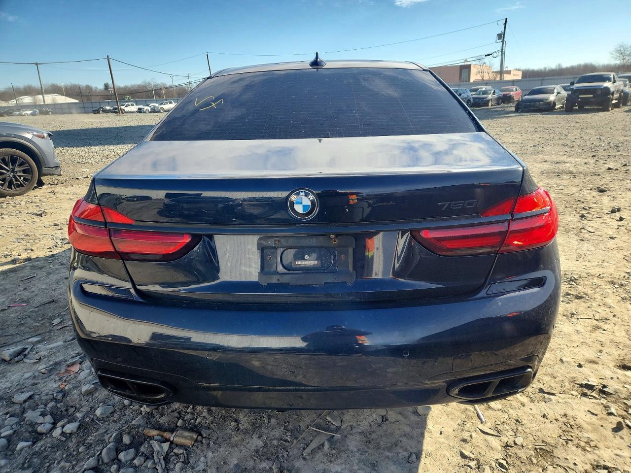 2016 BMW 750 Xi - Image 6