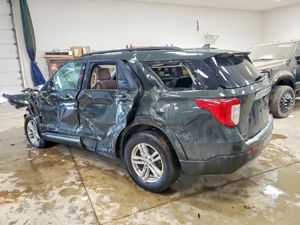 2022 Ford Explorer Xlt - Фото 2