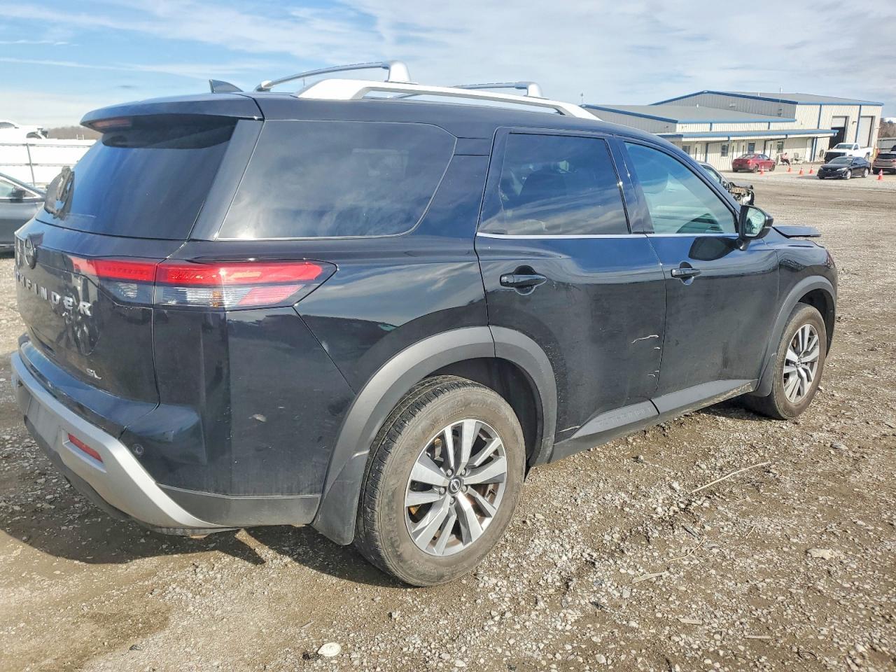 2024 Nissan Pathfinder Sl - Image 3