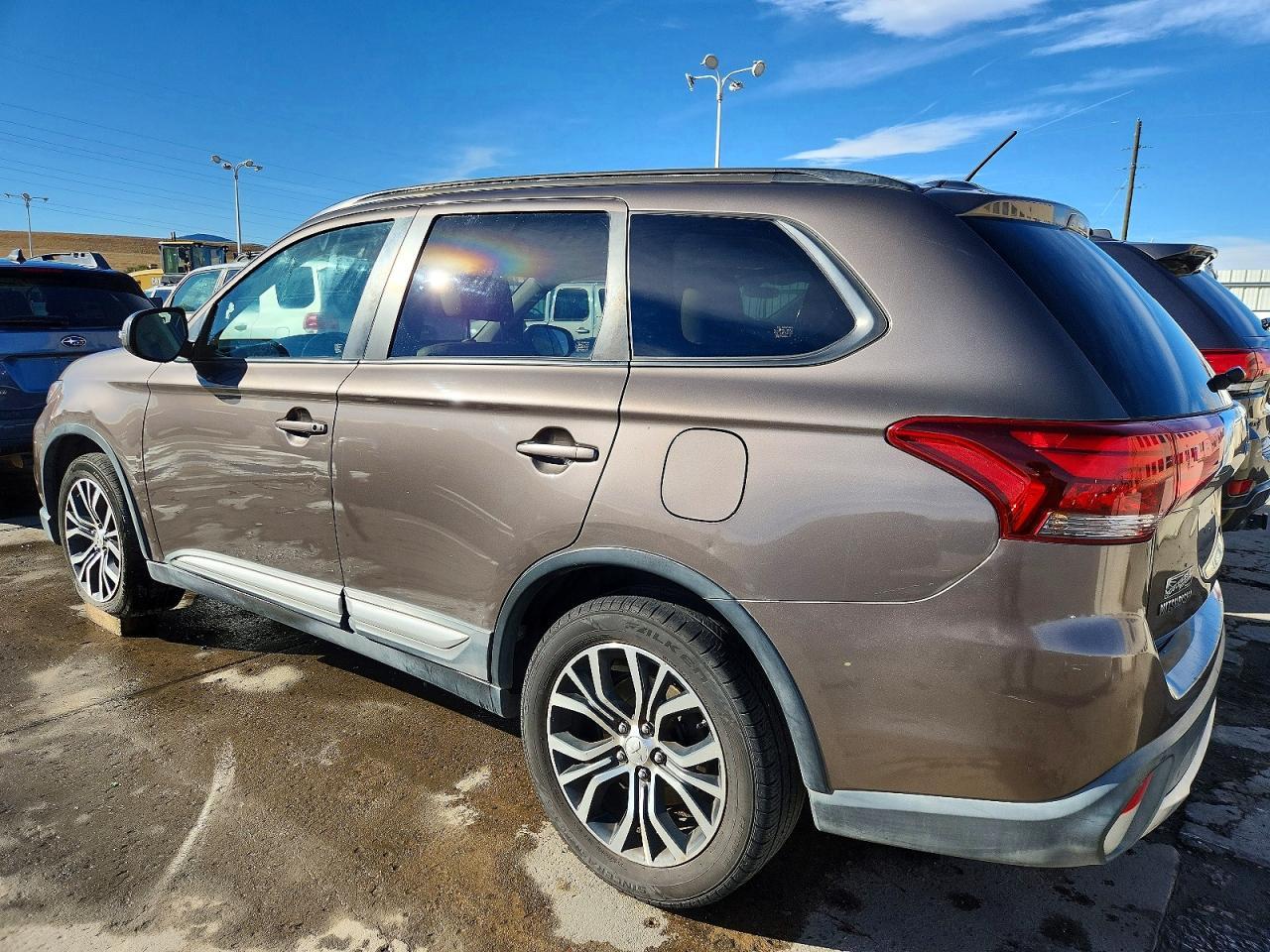 2016 Mitsubishi Outlander Se - Image 2