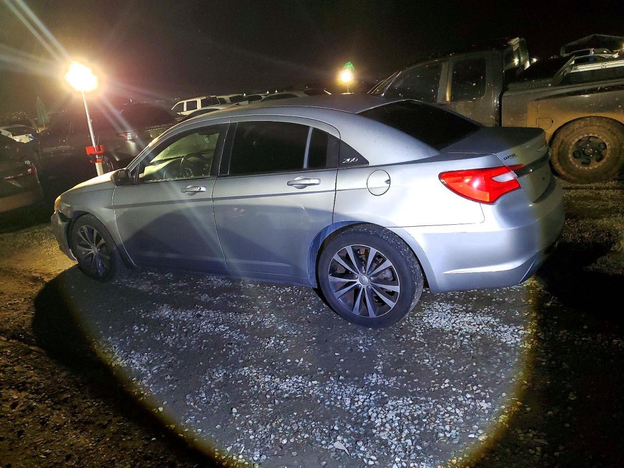 2013 Chrysler 200 Touring - Image 2