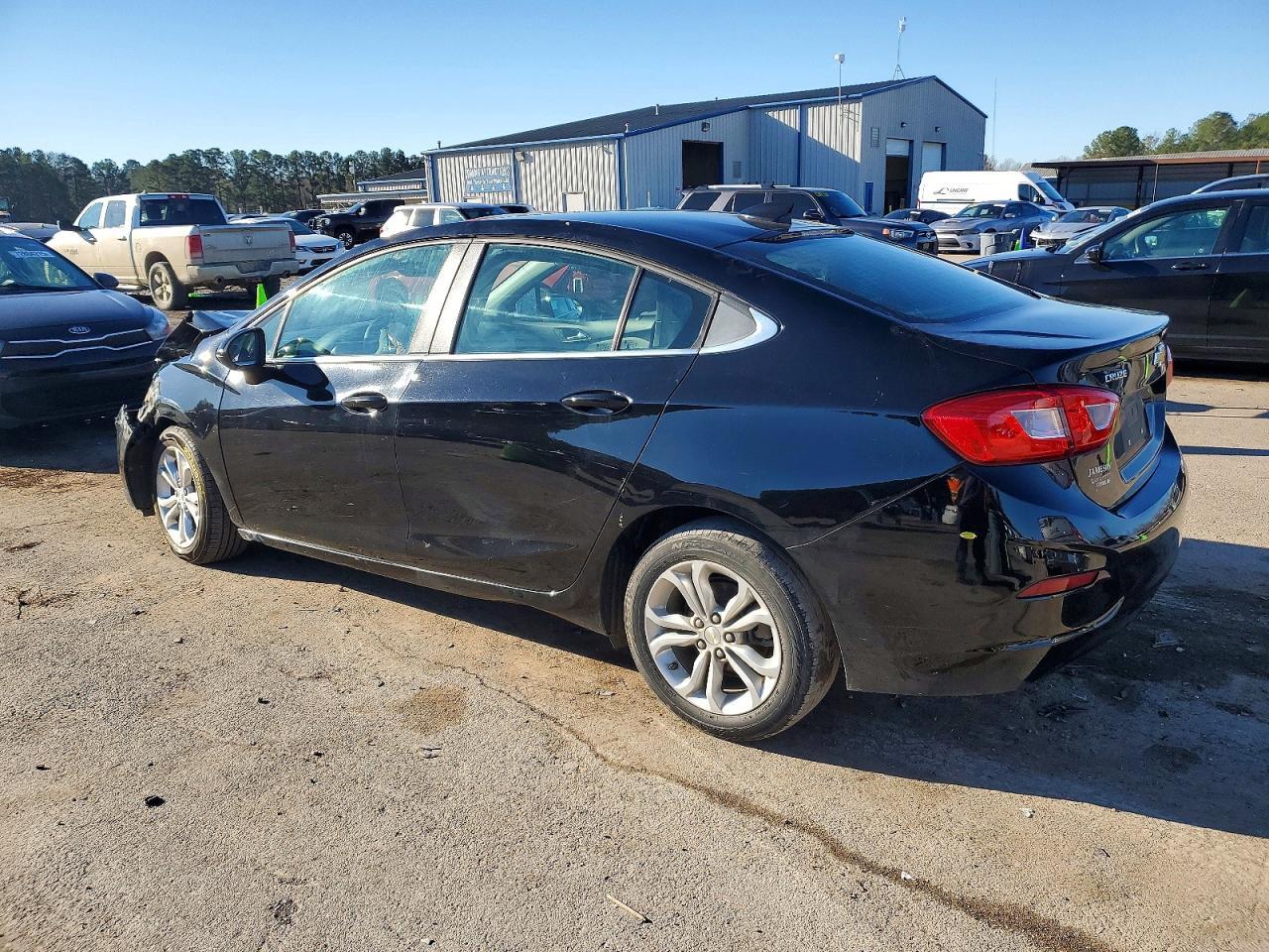 2019 Chevrolet Cruze Lt - Image 2