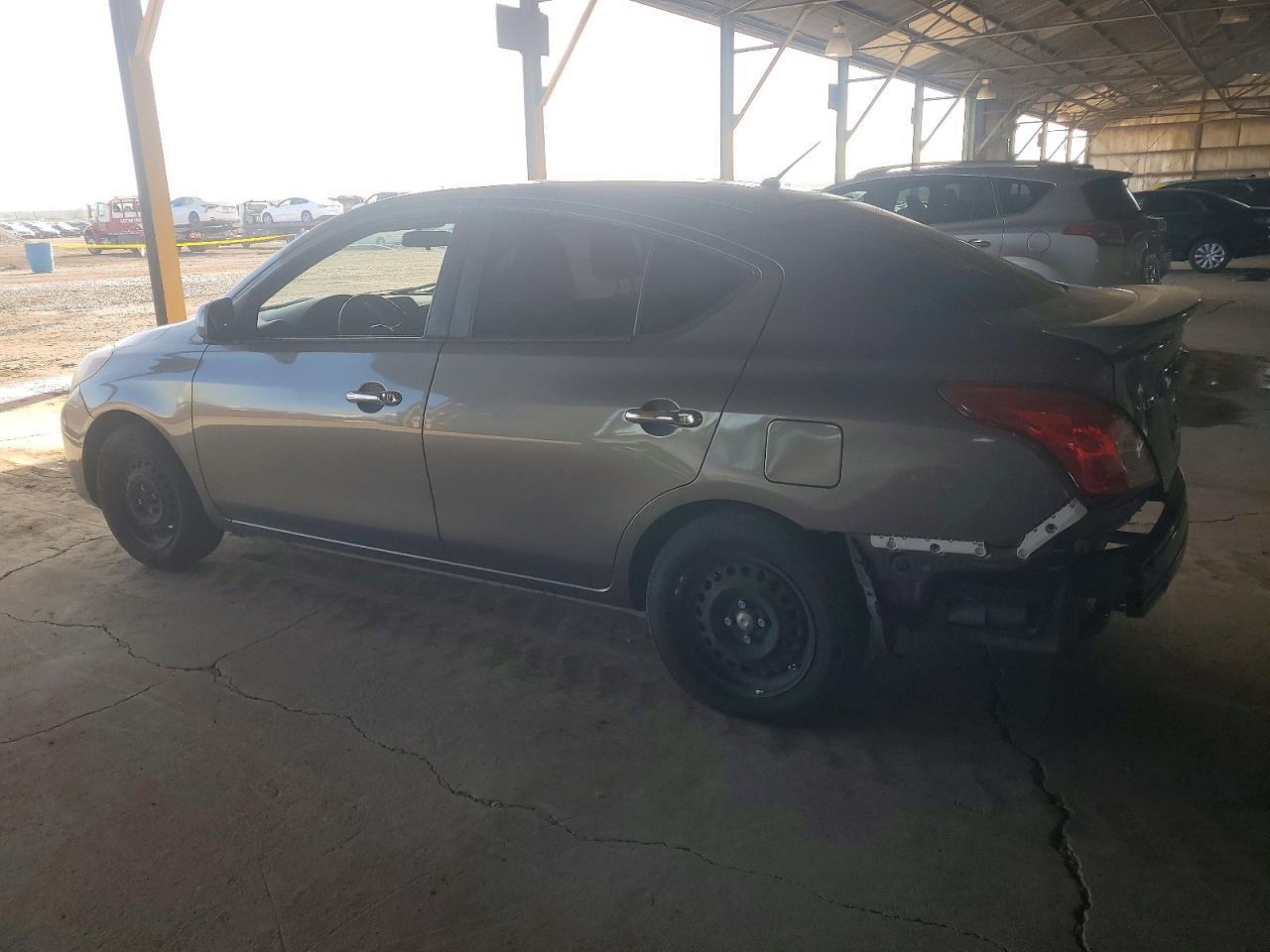 2013 Nissan Versa S - Фото 2