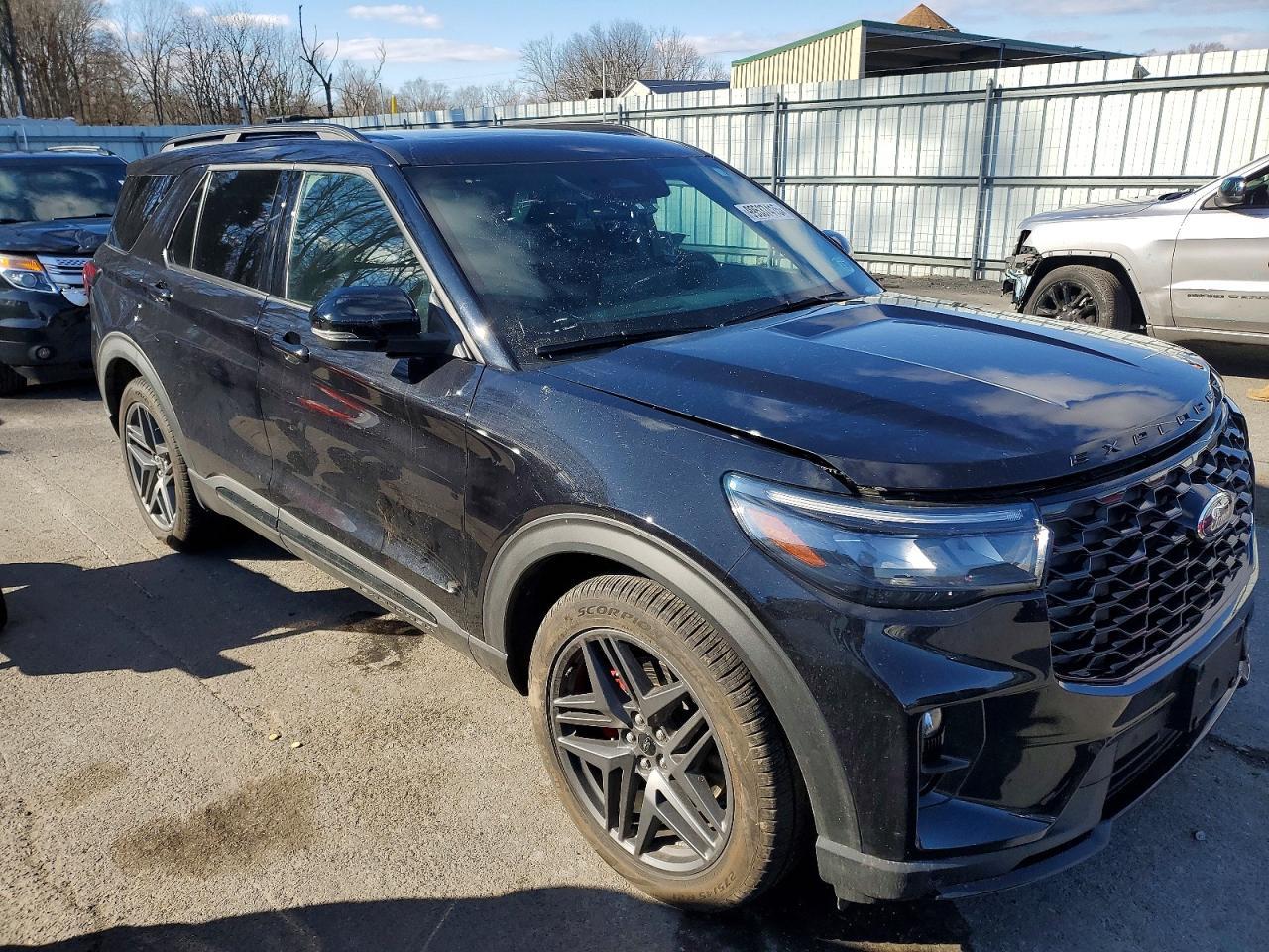 2025 Ford Explorer St - Image 4