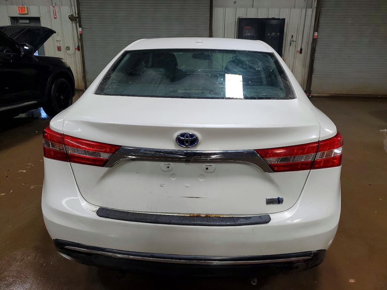 2013 Toyota Avalon Hybrid Xle Touring - Image 6