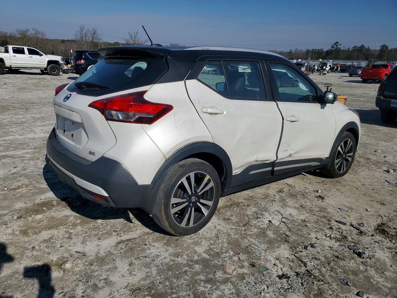 2019 Nissan Kicks S - Image 3