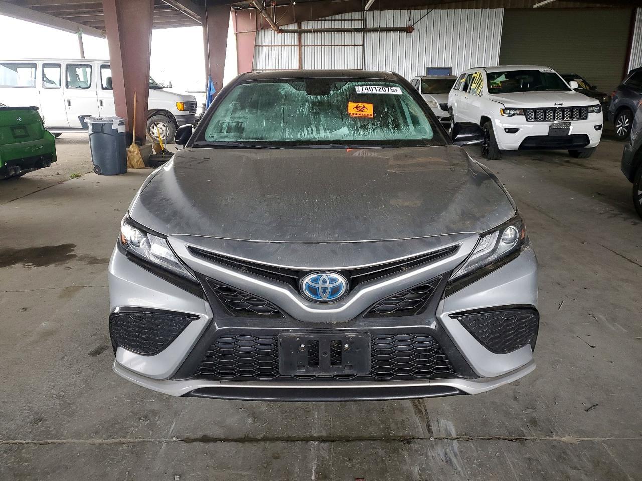 2022 Toyota Camry Hybrid Xse - Фото 5