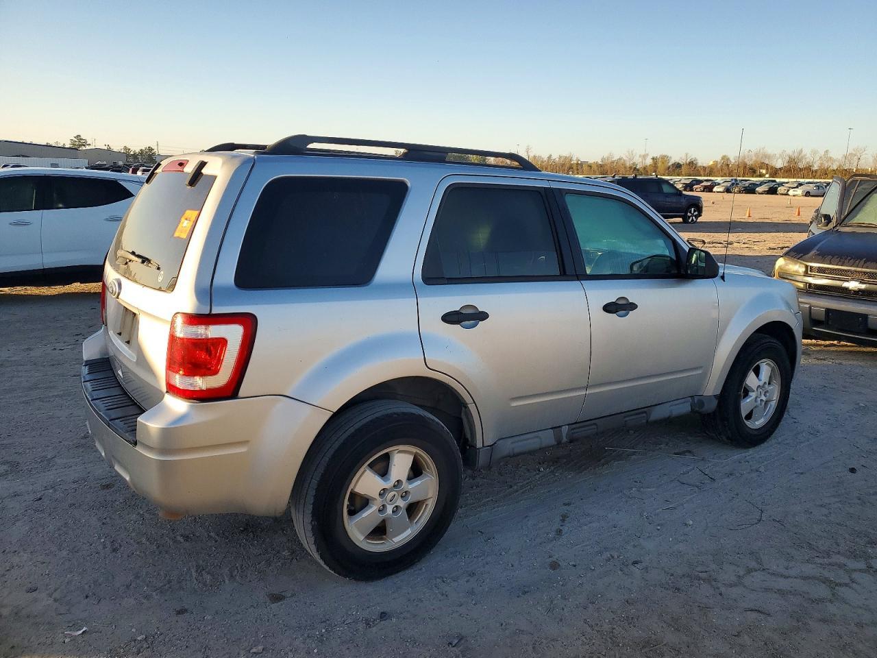 2011 Ford Escape Xlt - Image 3