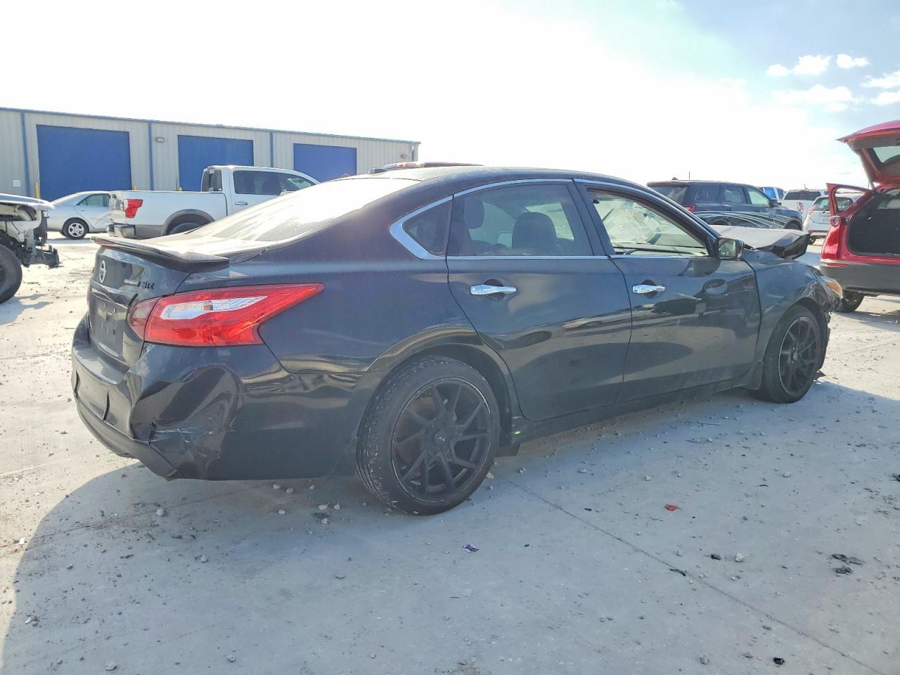 2016 Nissan Altima 2.5 - Image 3