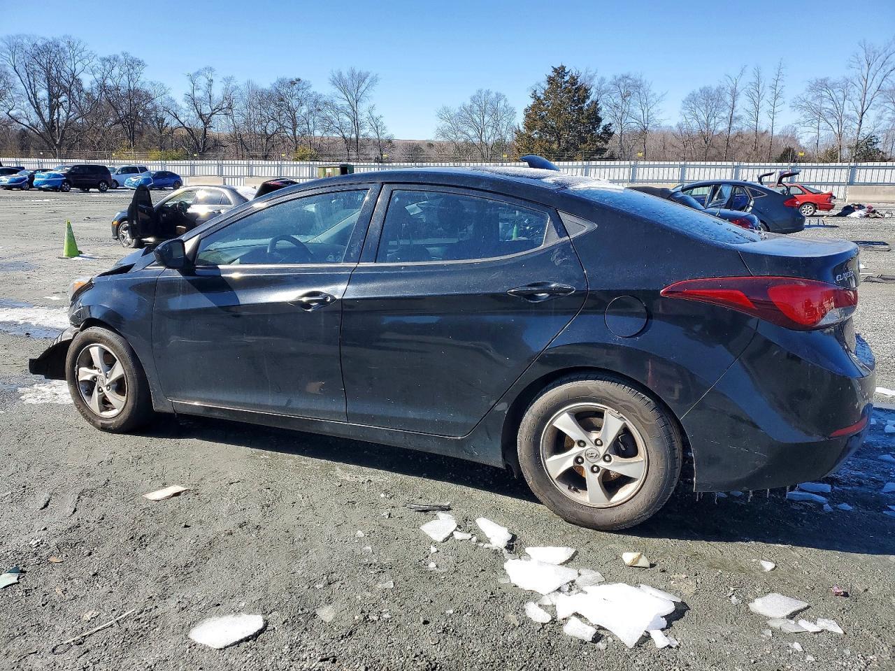 2014 Hyundai Elantra Se - Image 2