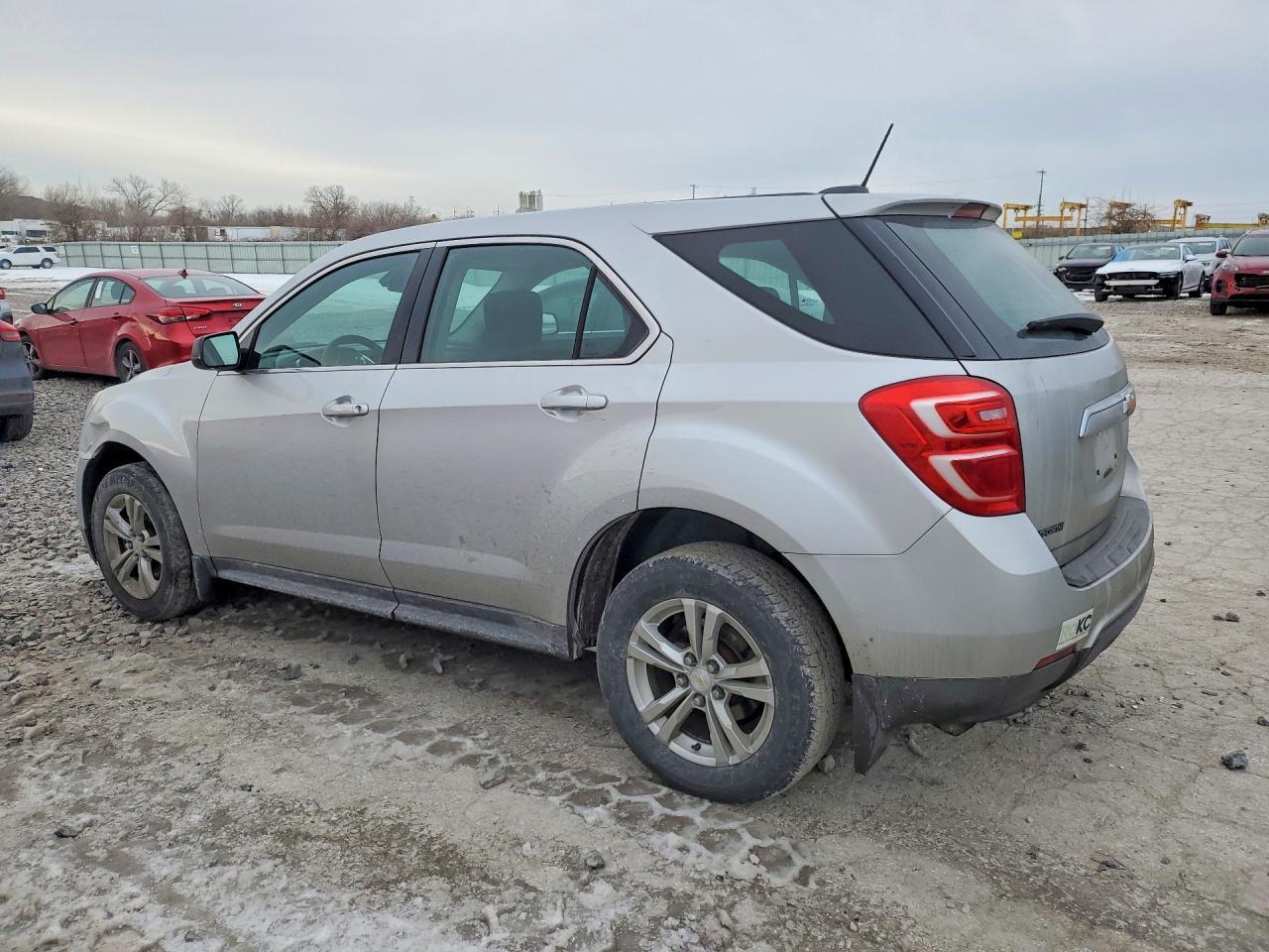 2016 Chevrolet Equinox Ls - Фото 2