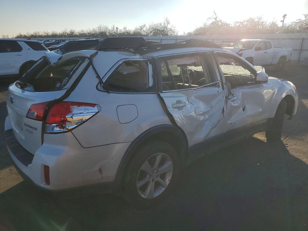 2014 Subaru Outback 2.5I Premium - Image 3