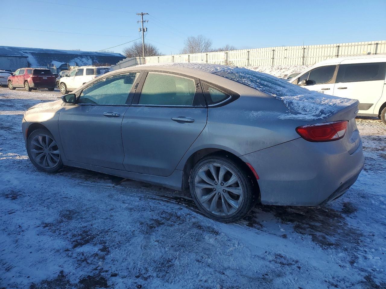 2015 Chrysler 200 S - Фото 2