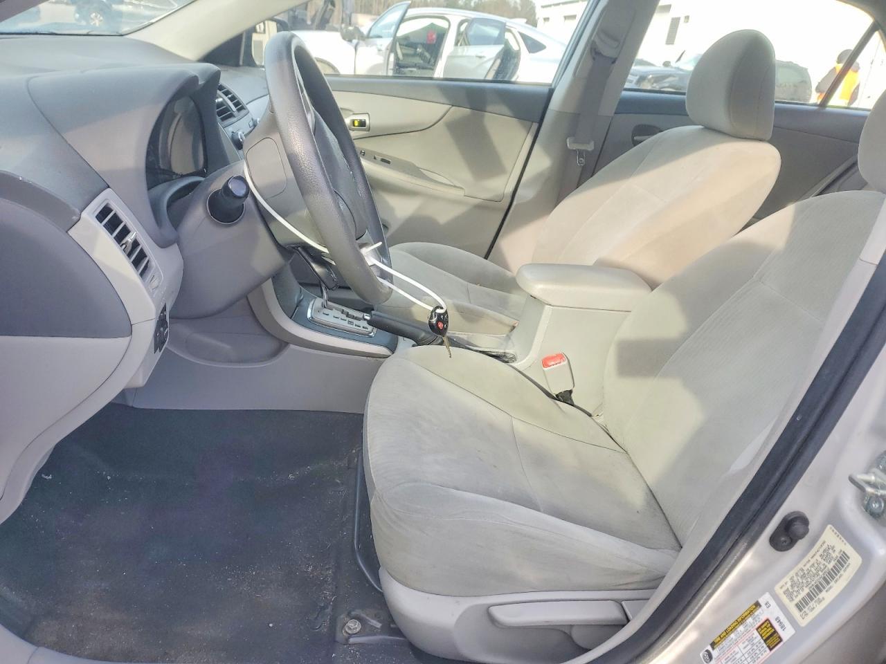 2010 Toyota Corolla Base - Фото 7