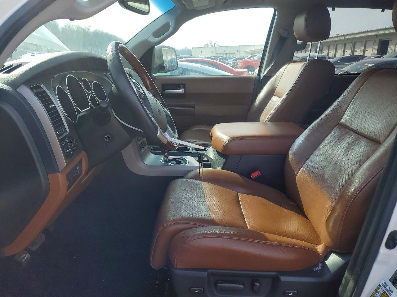 2017 Toyota Sequoia Platinum - Image 7