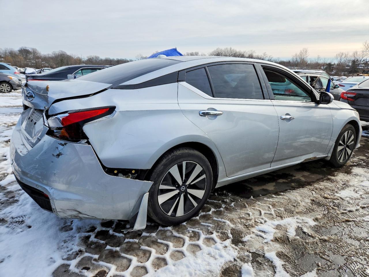 2019 Nissan Altima Sl - Image 3