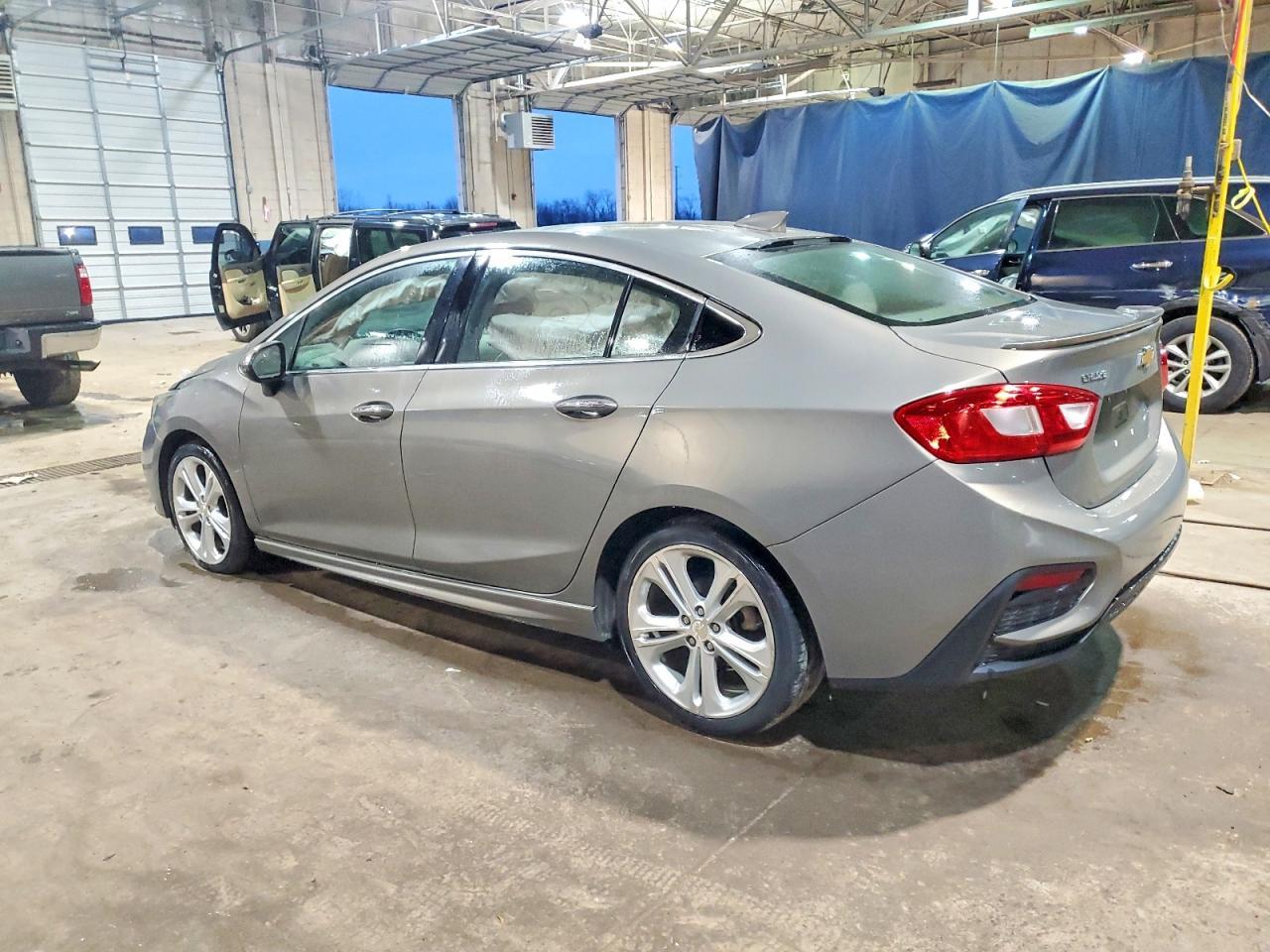 2018 Chevrolet Cruze Premier - Image 2