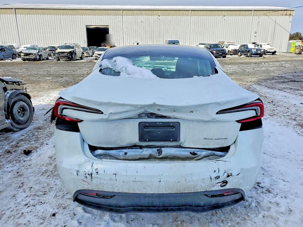 2025 Tesla Model 3 - Фото 6