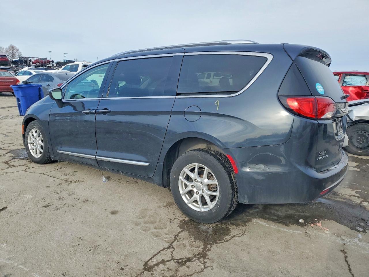 2020 Chrysler Pacifica Touring L - Image 2