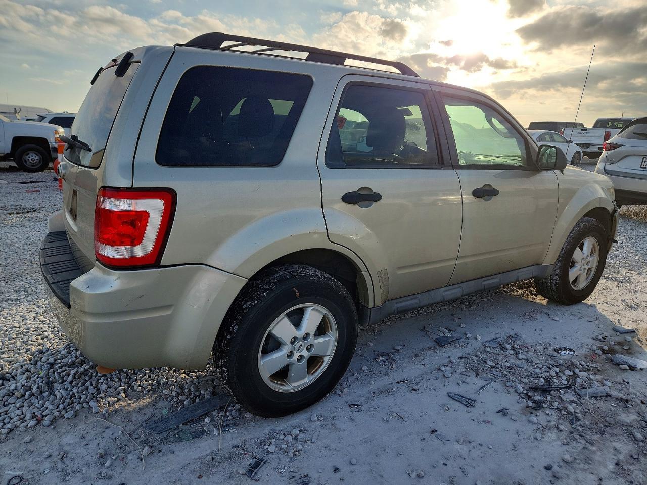 2010 Ford Escape Xlt - Фото 3