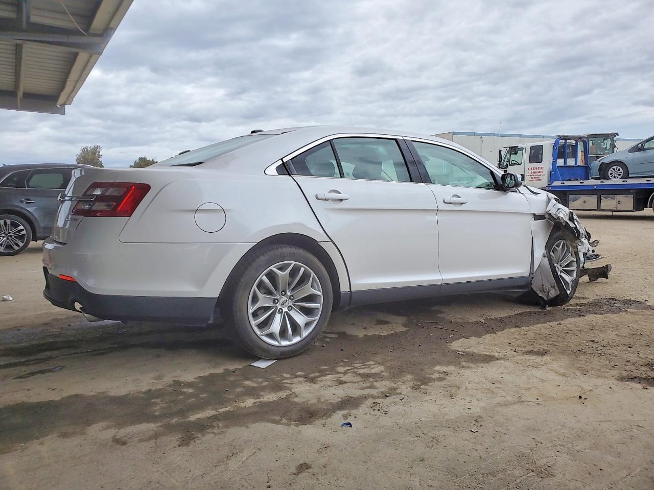 2015 Ford Taurus Limited - Image 3